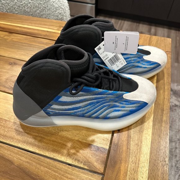 yeezy qntm frozen blue glow